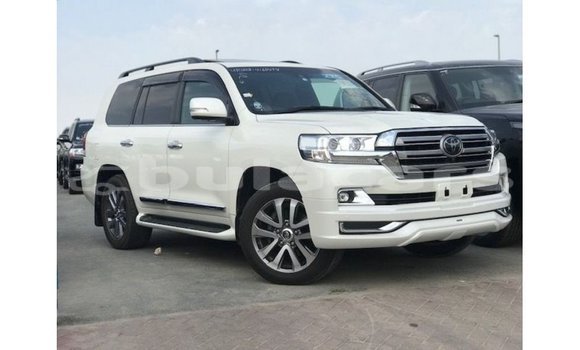 Buy Import Toyota Land Cruiser White Car in Import - Dubai in Central Buy Import Toyota Land Cruiser White Car in Import - Dubai in Central
