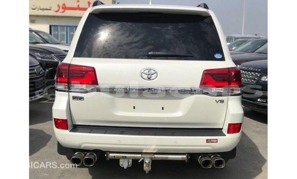 Buy Import Toyota Land Cruiser White Car in Import - Dubai in Central Buy Import Toyota Land Cruiser White Car in Import - Dubai in Central
