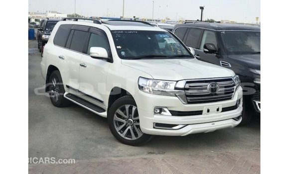 Buy Import Toyota Land Cruiser White Car in Import - Dubai in Central Buy Import Toyota Land Cruiser White Car in Import - Dubai in Central