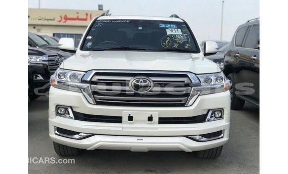 Buy Import Toyota Land Cruiser White Car in Import - Dubai in Central Buy Import Toyota Land Cruiser White Car in Import - Dubai in Central