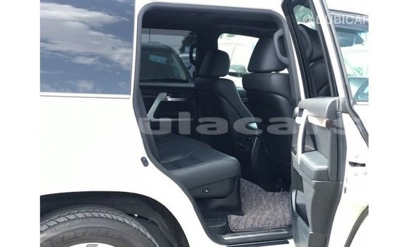 Buy Import Toyota Land Cruiser White Car in Import - Dubai in Central Buy Import Toyota Land Cruiser White Car in Import - Dubai in Central