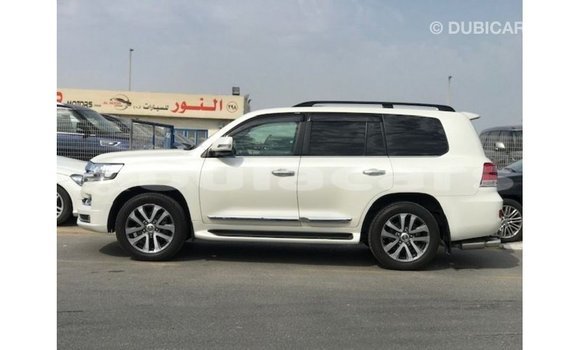 Buy Import Toyota Land Cruiser White Car in Import - Dubai in Central Buy Import Toyota Land Cruiser White Car in Import - Dubai in Central