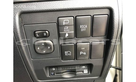 Buy Import Toyota Land Cruiser White Car in Import - Dubai in Central Buy Import Toyota Land Cruiser White Car in Import - Dubai in Central