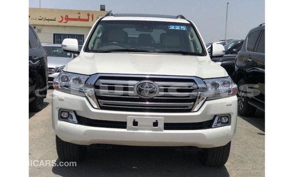 Buy Import Toyota Land Cruiser White Car in Import - Dubai in Central Buy Import Toyota Land Cruiser White Car in Import - Dubai in Central