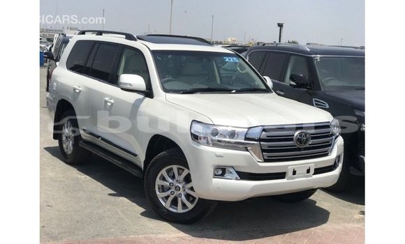 Buy Import Toyota Land Cruiser White Car in Import - Dubai in Central Buy Import Toyota Land Cruiser White Car in Import - Dubai in Central