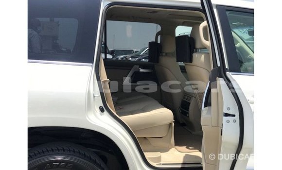 Buy Import Toyota Land Cruiser White Car in Import - Dubai in Central Buy Import Toyota Land Cruiser White Car in Import - Dubai in Central