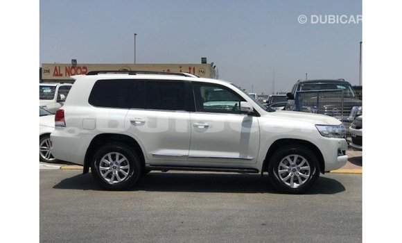 Buy Import Toyota Land Cruiser White Car in Import - Dubai in Central Buy Import Toyota Land Cruiser White Car in Import - Dubai in Central