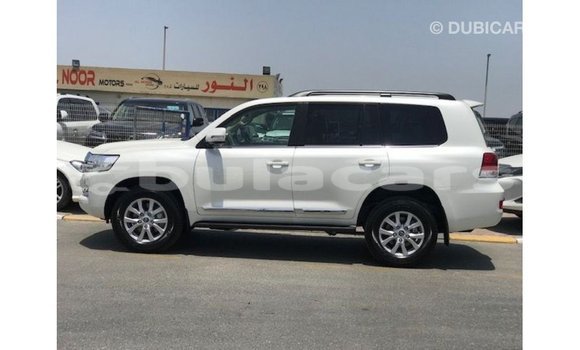 Buy Import Toyota Land Cruiser White Car in Import - Dubai in Central Buy Import Toyota Land Cruiser White Car in Import - Dubai in Central
