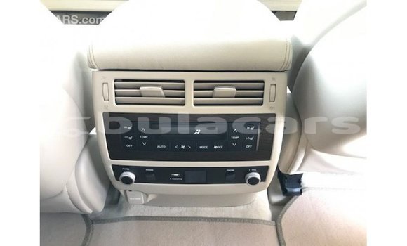 Buy Import Toyota Land Cruiser White Car in Import - Dubai in Central Buy Import Toyota Land Cruiser White Car in Import - Dubai in Central