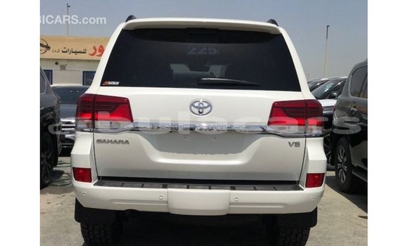 Buy Import Toyota Land Cruiser White Car in Import - Dubai in Central Buy Import Toyota Land Cruiser White Car in Import - Dubai in Central