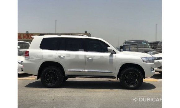 Buy Import Toyota Land Cruiser White Car in Import - Dubai in Central Buy Import Toyota Land Cruiser White Car in Import - Dubai in Central