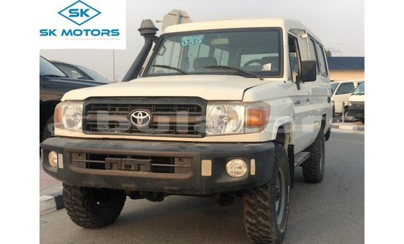 Buy Import Toyota Land Cruiser White Car in Import - Dubai in Central