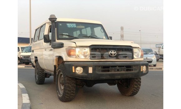Buy Import Toyota Land Cruiser White Car in Import - Dubai in Central Buy Import Toyota Land Cruiser White Car in Import - Dubai in Central