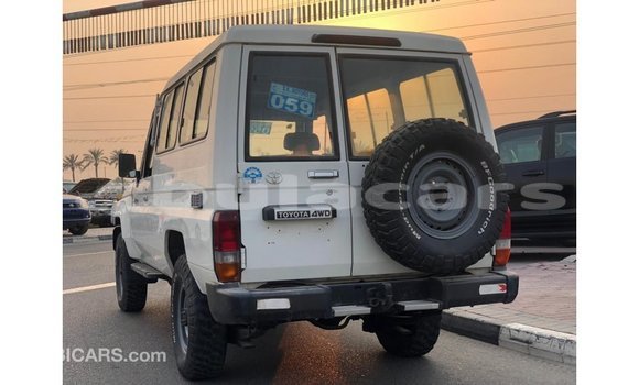 Buy Import Toyota Land Cruiser White Car in Import - Dubai in Central Buy Import Toyota Land Cruiser White Car in Import - Dubai in Central