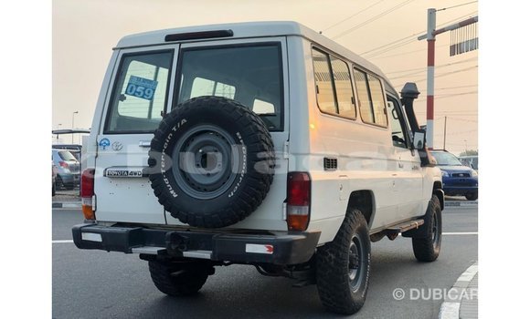 Buy Import Toyota Land Cruiser White Car in Import - Dubai in Central Buy Import Toyota Land Cruiser White Car in Import - Dubai in Central