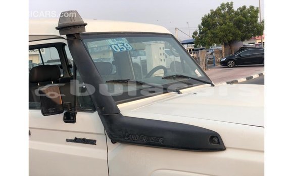 Buy Import Toyota Land Cruiser White Car in Import - Dubai in Central Buy Import Toyota Land Cruiser White Car in Import - Dubai in Central