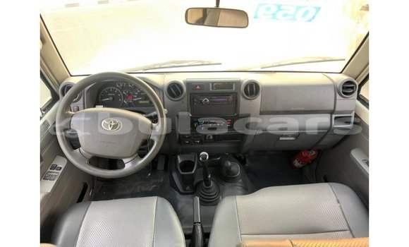 Buy Import Toyota Land Cruiser White Car in Import - Dubai in Central Buy Import Toyota Land Cruiser White Car in Import - Dubai in Central