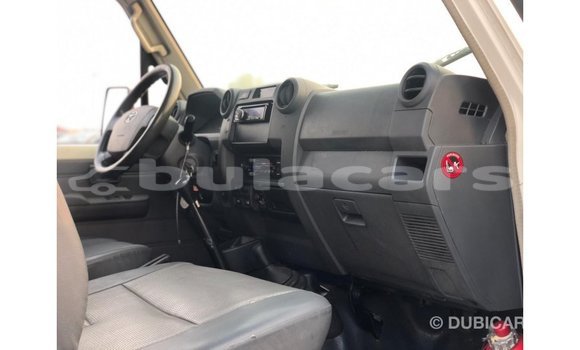 Buy Import Toyota Land Cruiser White Car in Import - Dubai in Central Buy Import Toyota Land Cruiser White Car in Import - Dubai in Central