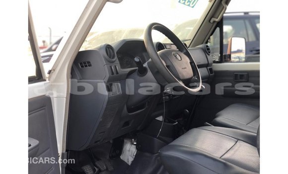 Buy Import Toyota Land Cruiser White Car in Import - Dubai in Central Buy Import Toyota Land Cruiser White Car in Import - Dubai in Central