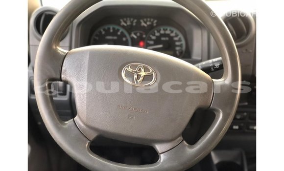 Buy Import Toyota Land Cruiser White Car in Import - Dubai in Central Buy Import Toyota Land Cruiser White Car in Import - Dubai in Central