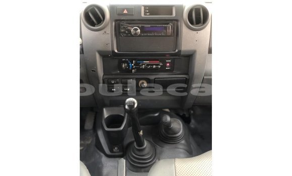 Buy Import Toyota Land Cruiser White Car in Import - Dubai in Central Buy Import Toyota Land Cruiser White Car in Import - Dubai in Central