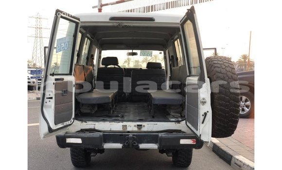 Buy Import Toyota Land Cruiser White Car in Import - Dubai in Central Buy Import Toyota Land Cruiser White Car in Import - Dubai in Central