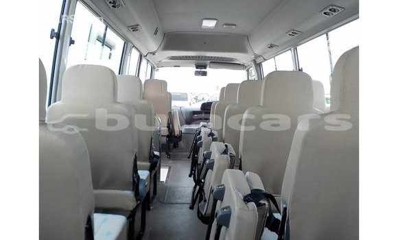 Acheter Import Voiture Toyota Coaster Blanc à Import - Dubai, Central Acheter Import Voiture Toyota Coaster Blanc à Import - Dubai, Central
