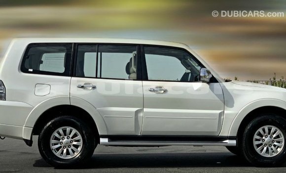 Buy Import Mitsubishi Pajero White Car in Import - Dubai in Central Buy Import Mitsubishi Pajero White Car in Import - Dubai in Central