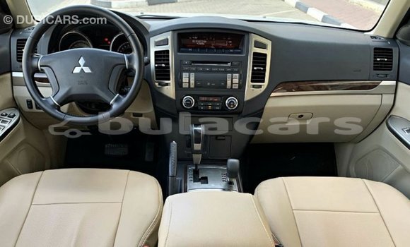 Buy Import Mitsubishi Pajero White Car in Import - Dubai in Central Buy Import Mitsubishi Pajero White Car in Import - Dubai in Central