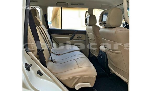Buy Import Mitsubishi Pajero White Car in Import - Dubai in Central Buy Import Mitsubishi Pajero White Car in Import - Dubai in Central