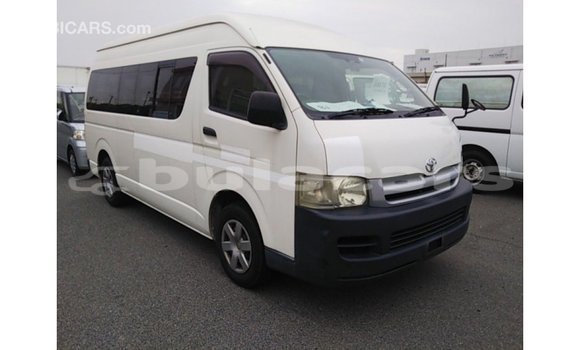 Acheter Import Voiture Toyota Hiace Blanc à Import - Dubai, Central Acheter Import Voiture Toyota Hiace Blanc à Import - Dubai, Central