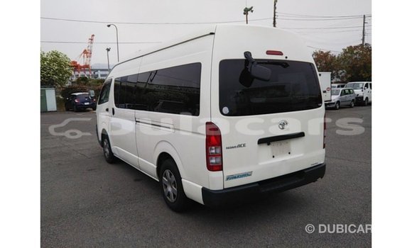 Acheter Import Voiture Toyota Hiace Blanc à Import - Dubai, Central Acheter Import Voiture Toyota Hiace Blanc à Import - Dubai, Central