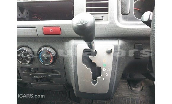 Acheter Import Voiture Toyota Hiace Blanc à Import - Dubai, Central Acheter Import Voiture Toyota Hiace Blanc à Import - Dubai, Central