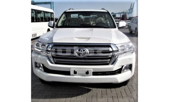 Acheter Import Voiture Toyota Land Cruiser Blanc à Import - Dubai, Central Acheter Import Voiture Toyota Land Cruiser Blanc à Import - Dubai, Central