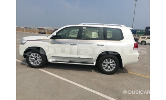 Acheter Import Voiture Toyota Land Cruiser Blanc à Import - Dubai, Central Acheter Import Voiture Toyota Land Cruiser Blanc à Import - Dubai, Central