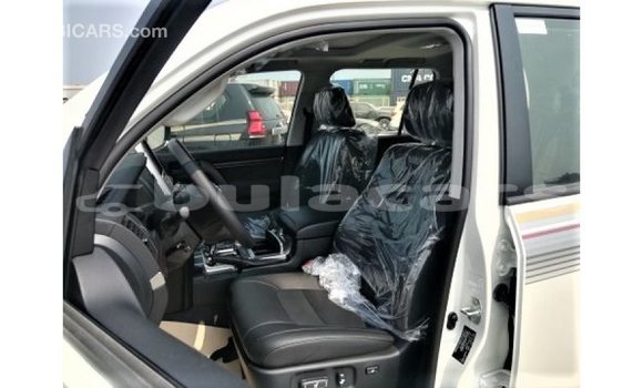 Acheter Import Voiture Toyota Land Cruiser Blanc à Import - Dubai, Central Acheter Import Voiture Toyota Land Cruiser Blanc à Import - Dubai, Central