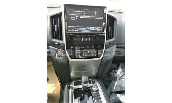 Acheter Import Voiture Toyota Land Cruiser Blanc à Import - Dubai, Central Acheter Import Voiture Toyota Land Cruiser Blanc à Import - Dubai, Central