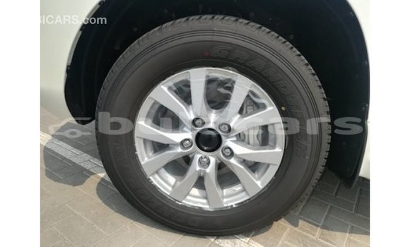 Acheter Import Voiture Toyota Land Cruiser Blanc à Import - Dubai, Central Acheter Import Voiture Toyota Land Cruiser Blanc à Import - Dubai, Central