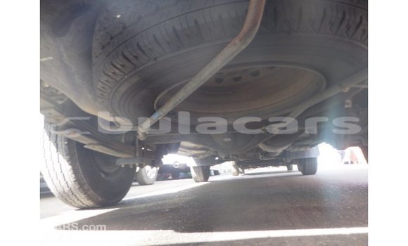 Acheter Import Voiture Toyota Hiace Blanc à Import - Dubai, Central Acheter Import Voiture Toyota Hiace Blanc à Import - Dubai, Central