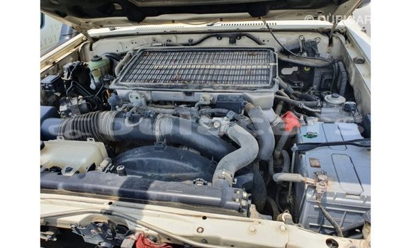 Acheter Import Voiture Toyota Land Cruiser Blanc à Import - Dubai, Central Acheter Import Voiture Toyota Land Cruiser Blanc à Import - Dubai, Central