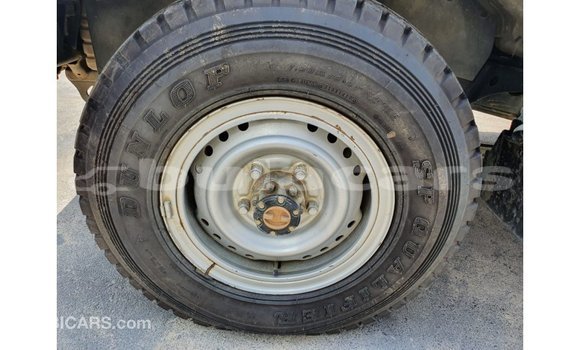 Acheter Import Voiture Toyota Land Cruiser Blanc à Import - Dubai, Central Acheter Import Voiture Toyota Land Cruiser Blanc à Import - Dubai, Central