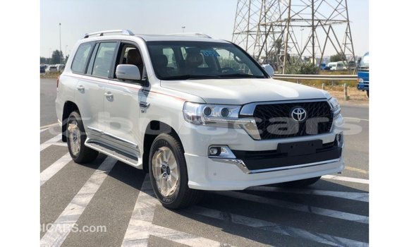 Buy Import Toyota Land Cruiser White Car in Import - Dubai in Central Buy Import Toyota Land Cruiser White Car in Import - Dubai in Central