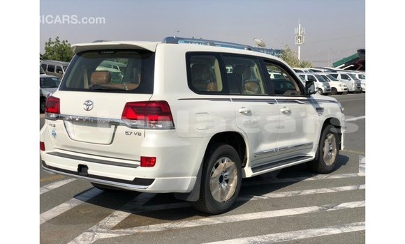 Buy Import Toyota Land Cruiser White Car in Import - Dubai in Central Buy Import Toyota Land Cruiser White Car in Import - Dubai in Central