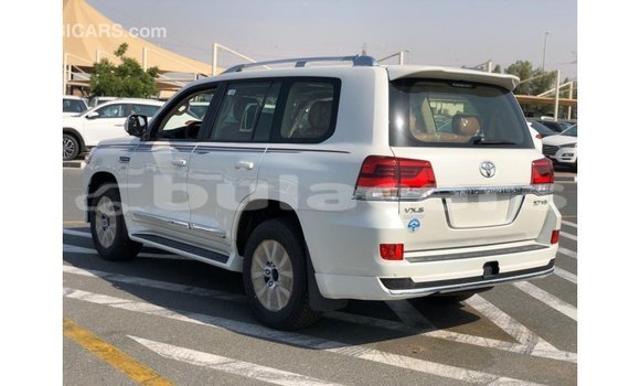 Buy Import Toyota Land Cruiser White Car in Import - Dubai in Central Buy Import Toyota Land Cruiser White Car in Import - Dubai in Central