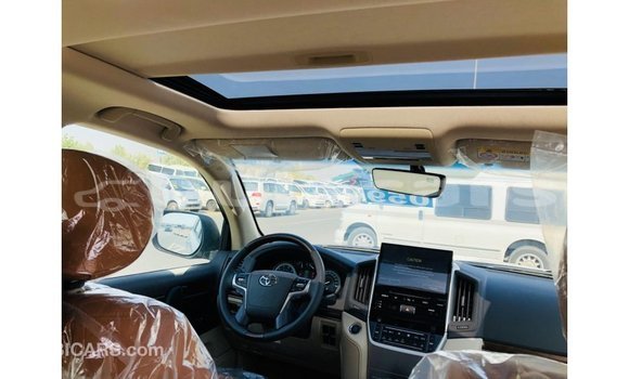 Buy Import Toyota Land Cruiser White Car in Import - Dubai in Central Buy Import Toyota Land Cruiser White Car in Import - Dubai in Central