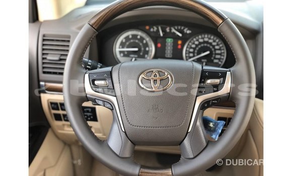 Buy Import Toyota Land Cruiser White Car in Import - Dubai in Central Buy Import Toyota Land Cruiser White Car in Import - Dubai in Central