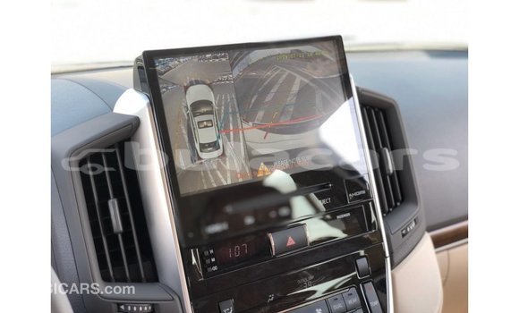Buy Import Toyota Land Cruiser White Car in Import - Dubai in Central Buy Import Toyota Land Cruiser White Car in Import - Dubai in Central