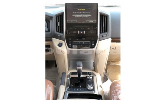 Buy Import Toyota Land Cruiser White Car in Import - Dubai in Central Buy Import Toyota Land Cruiser White Car in Import - Dubai in Central