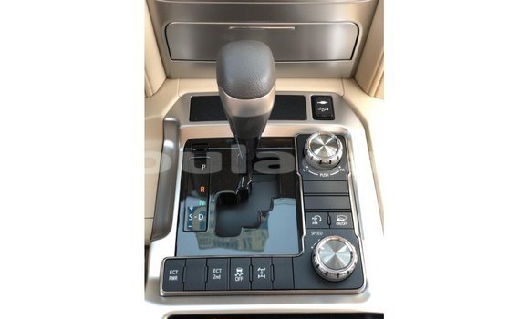 Buy Import Toyota Land Cruiser White Car in Import - Dubai in Central Buy Import Toyota Land Cruiser White Car in Import - Dubai in Central