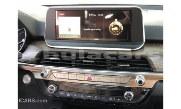 Buy Import Kia Carens White Car in Import - Dubai in Central Buy Import Kia Carens White Car in Import - Dubai in Central